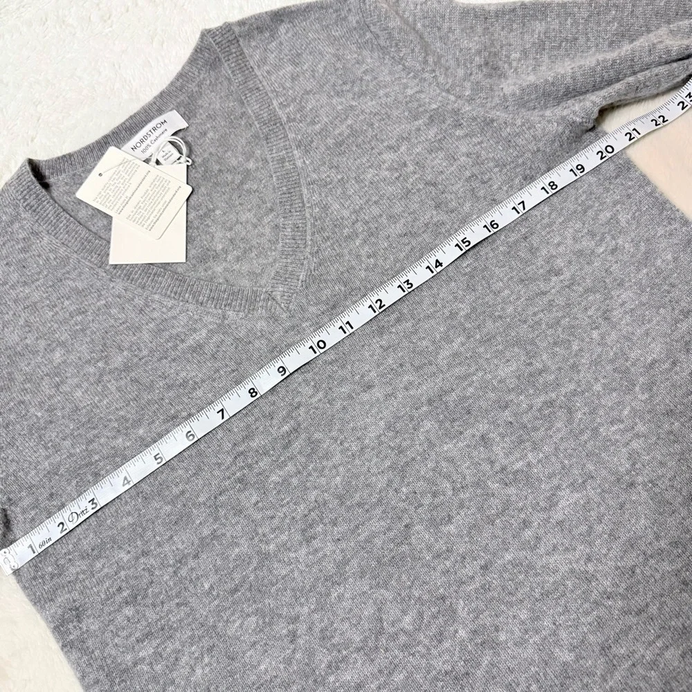 Nordstrom Women's 100% Cashmere Grey Heather V-Neck Sweater - Sz Large, NWT